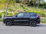 Used 2017 Jeep Grand Cherokee Altitude image 3