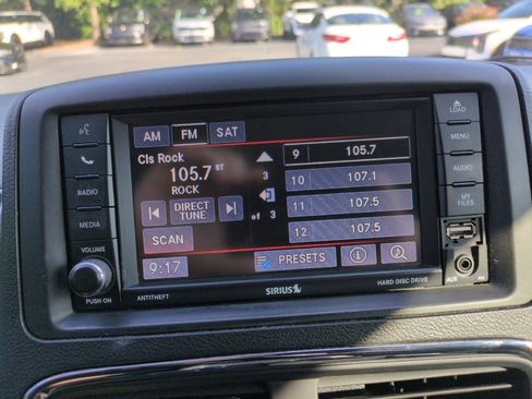 Used 2013 Dodge Grand Caravan SXT FWD image 19