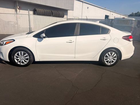 Used 2017 Kia Forte LX FWD image 4