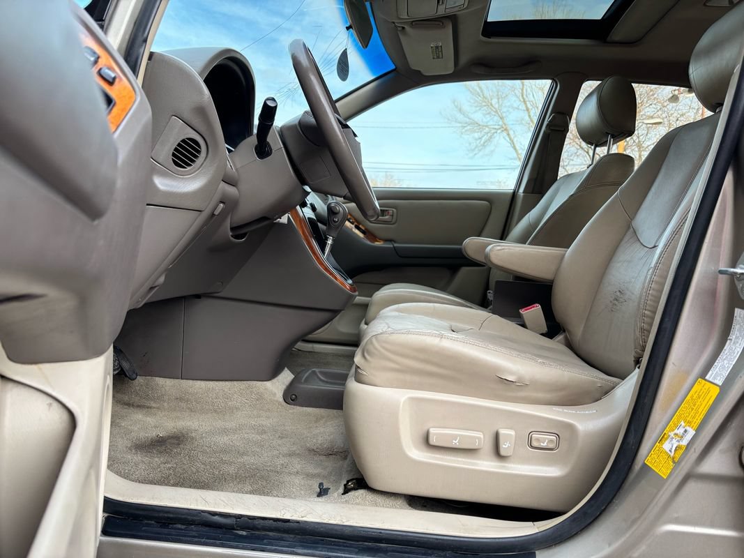 Used 2000 Lexus RX 300 w/ Limited Pkg FWD image 13