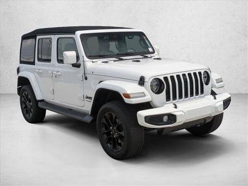 Used 2022 Jeep Wrangler Unlimited Sahara AWD/4WD image 3