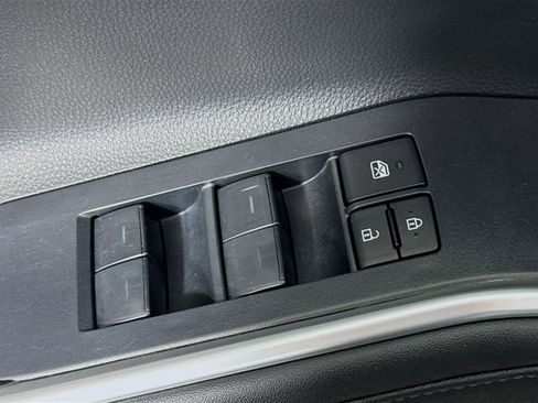 Used 2023 Toyota Highlander XLE AWD/4WD image 20