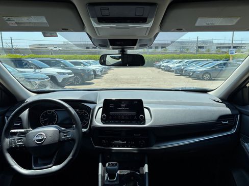 Used 2025 Nissan Rogue SV FWD image 35