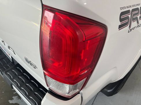 Used 2016 Toyota Tacoma SR5 AWD/4WD image 47