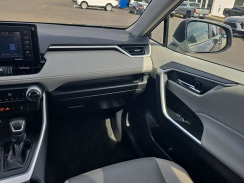 Used 2021 Toyota RAV4 XLE Premium image 23