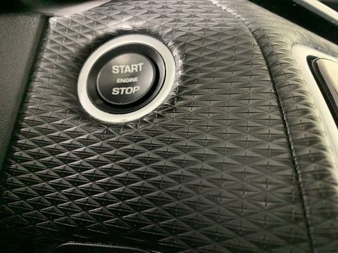 Used 2018 Land Rover Range Rover Velar S image 17