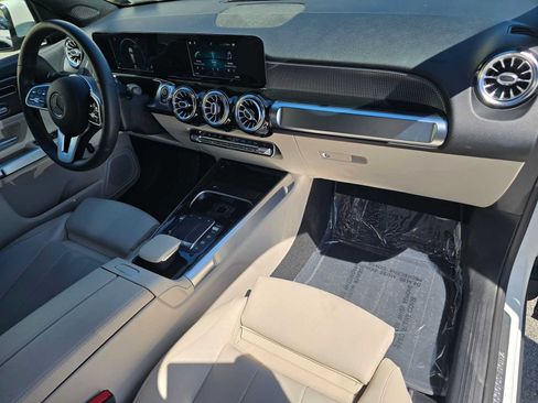 Used 2021 Mercedes-Benz GLB 250 4MATIC image 10