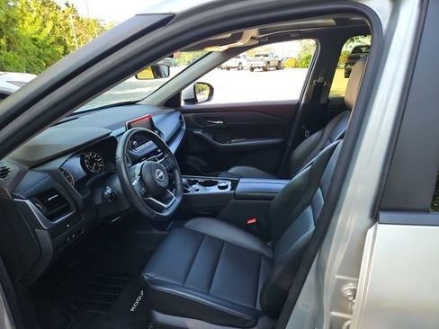 Certified 2023 Nissan Rogue SV w/ SV Premium B Package image 19