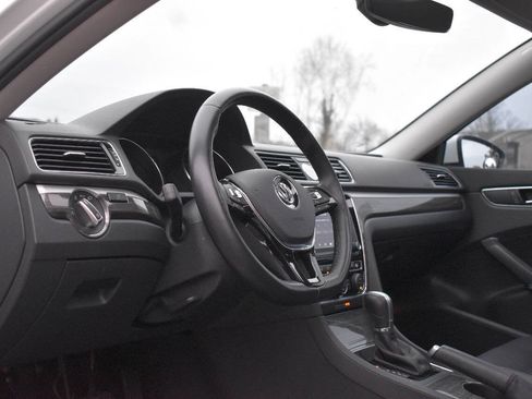 Used 2017 Volkswagen Passat 1.8T SE FWD image 19