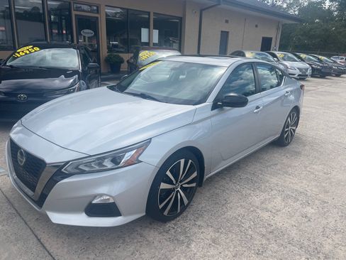 Used 2020 Nissan Altima 2.5 SR w/ Premium Package FWD image 1