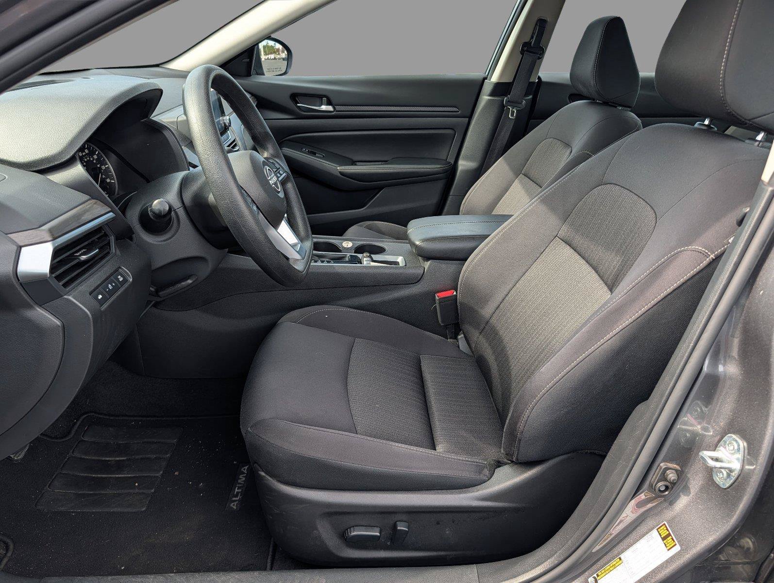 Used 2025 Nissan Altima 2.5 SV FWD image 10