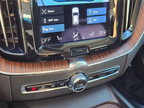 Used 2021 Volvo XC60 T5 Momentum w/ Advanced Package image 30