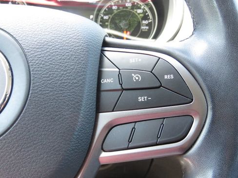 Used 2020 Jeep Cherokee Limited AWD/4WD image 23