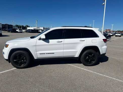 Used 2021 Jeep Grand Cherokee Laredo w/ Security & Convenience Group AWD/4WD image 1