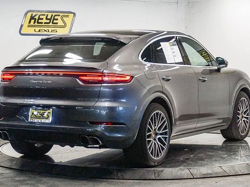 Certified 2022 Porsche Cayenne Turbo AWD/4WD image 4