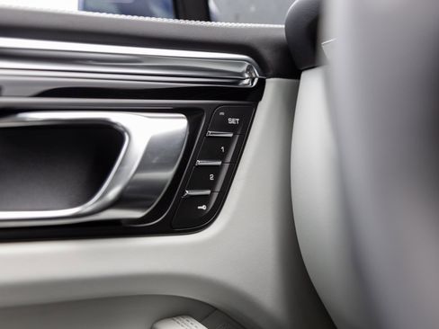 New 2025 Porsche Macan image 18