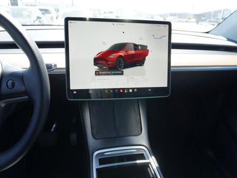 Used 2023 Tesla Model Y Long Range AWD/4WD image 16