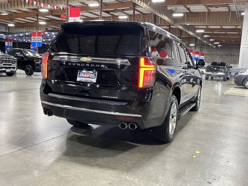 Used 2023 Chevrolet Suburban Premier image 5