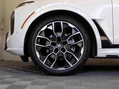 Used 2023 BMW X7 xDrive40i w/ Executive Package image 9