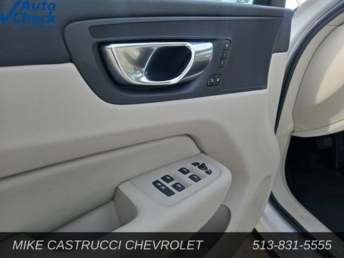 Used 2023 Volvo XC60 B5 Plus AWD/4WD image 23