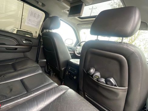 Used 2011 Cadillac Escalade EXT Premium image 23