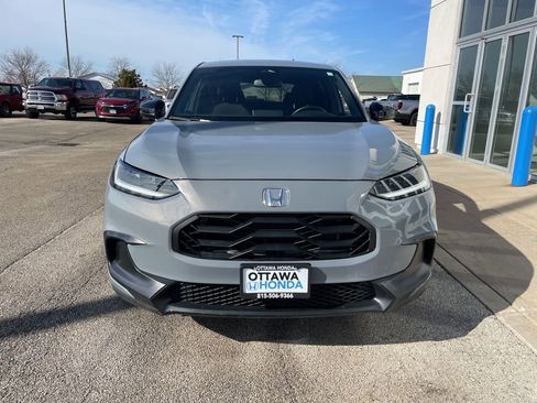 Used 2025 Honda HR-V Sport image 3