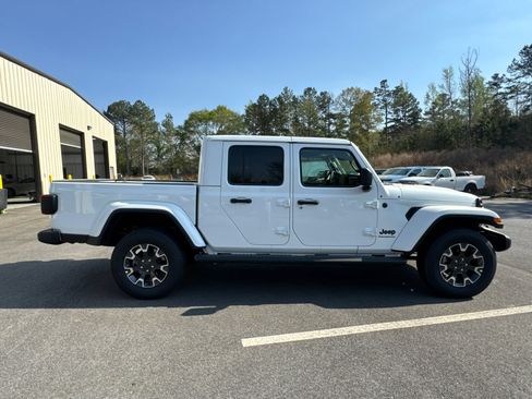 New 2026 Jeep Gladiator Sport AWD/4WD image 5