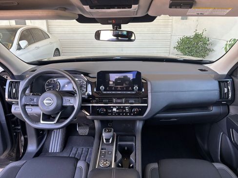 Used 2025 Nissan Pathfinder SV AWD/4WD image 36