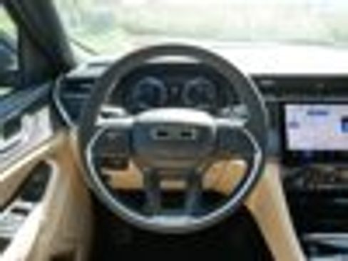 New 2025 Jeep Grand Cherokee Limited w/ Black Appearance Package image 7