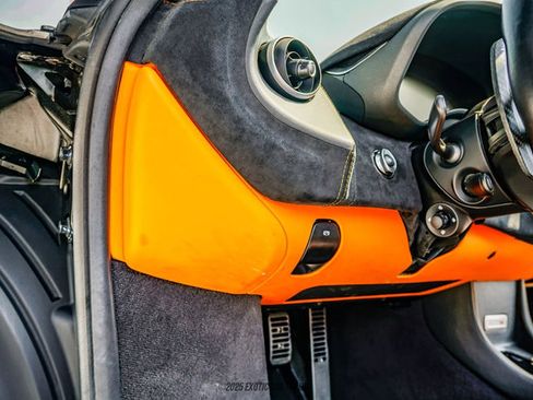 Used 2019 McLaren 570S Spider image 35