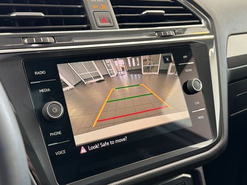 Certified 2023 Volkswagen Tiguan SE w/ Panoramic Sunroof Package FWD image 25