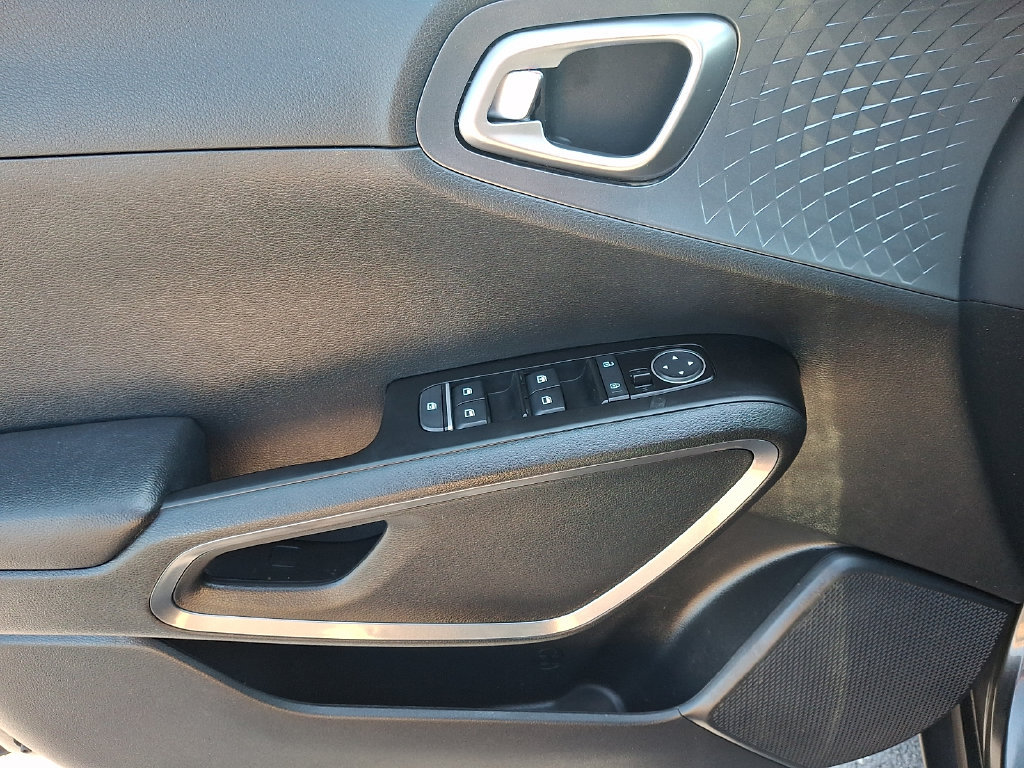 Used 2023 Kia Soul EX FWD image 12