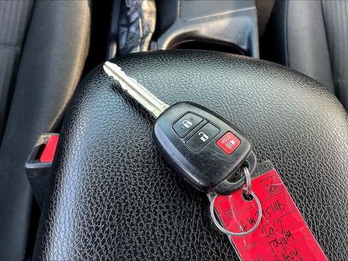 Used 2017 Toyota RAV4 LE image 13