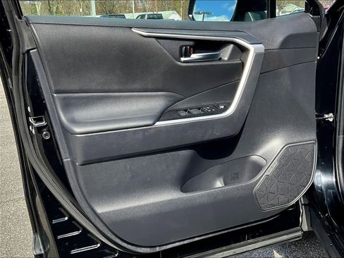 Used 2025 Toyota RAV4 XLE image 9