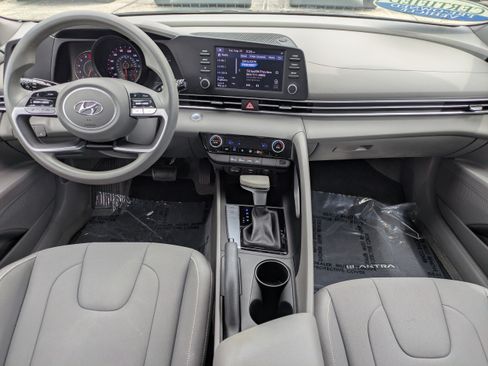 Used 2023 Hyundai Elantra SEL FWD image 14