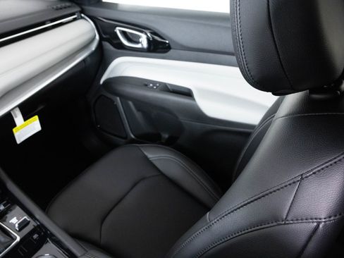 New 2026 Jeep Compass Limited image 31