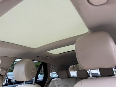 Used 2018 Mercedes-Benz GLC 300 4MATIC w/ Premium Package image 32