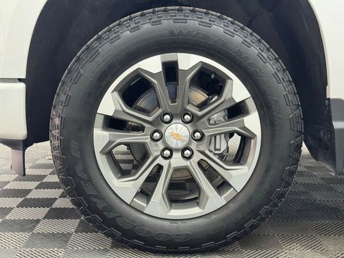 Used 2025 Chevrolet Silverado 1500 High Country w/ Technology Package image 17