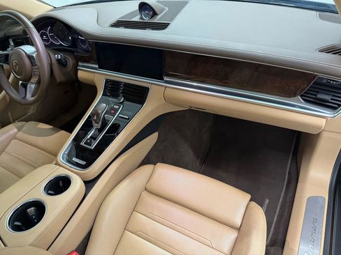 Used 2020 Porsche Panamera image 8