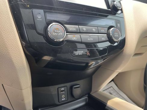 Used 2016 Nissan Rogue SL w/ SL Premium Package FWD image 25