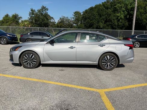 Used 2024 Nissan Altima 2.5 SV FWD image 3