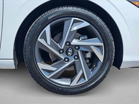 Used 2024 Hyundai Elantra Limited FWD image 29