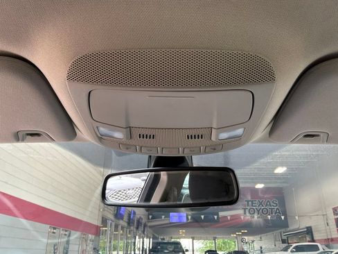 Used 2019 Ford Fusion SE FWD image 16
