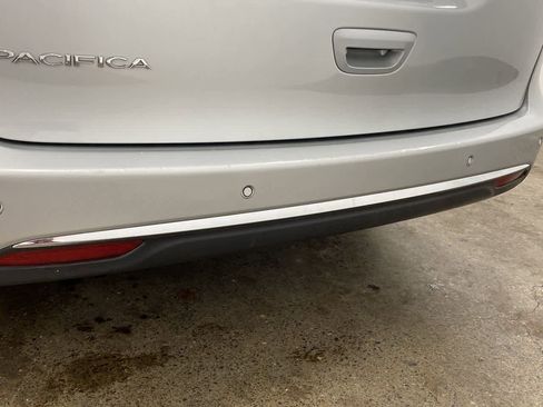 Used 2024 Chrysler Pacifica Touring-L image 35