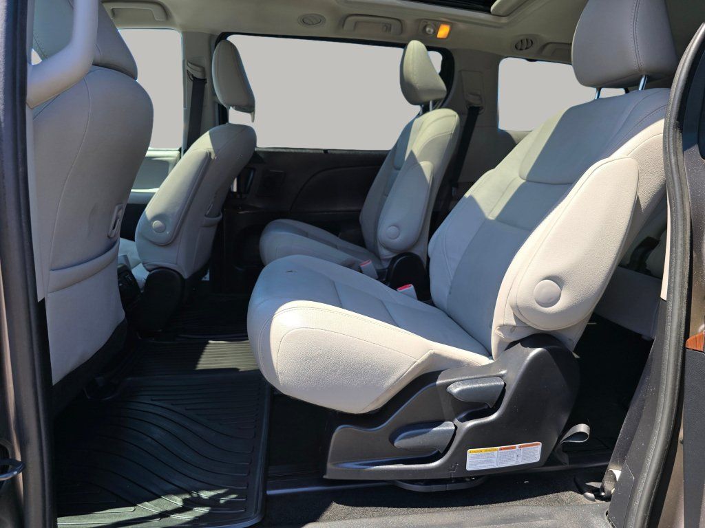 Used 2017 Toyota Sienna Limited Premium AWD/4WD image 27