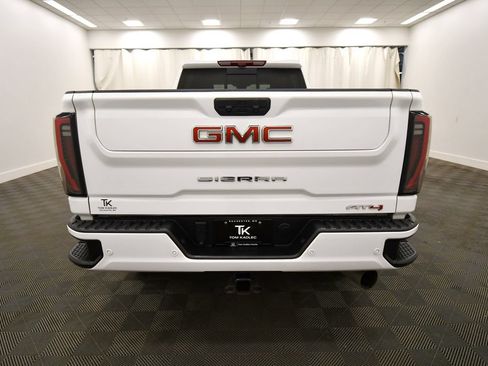 Used 2024 GMC Sierra 3500 AT4 w/ Technology Package AWD/4WD image 6