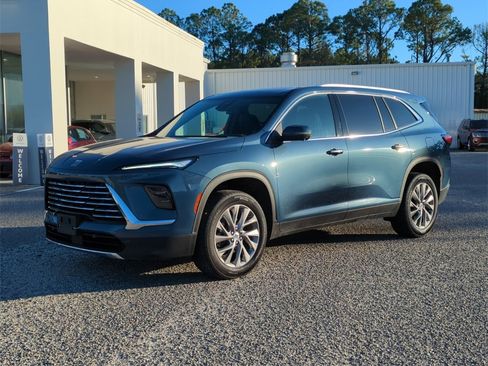 Used 2025 Buick Enclave Preferred image 2