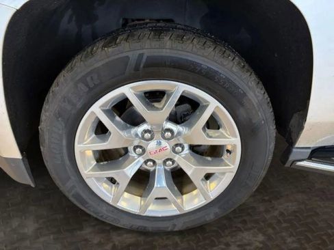 Used 2017 GMC Yukon SLT w/ Open Road Package AWD/4WD image 37