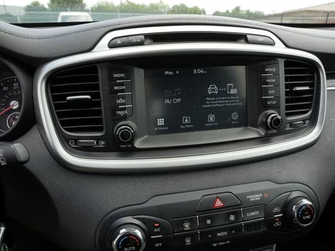 Used 2017 Kia Sorento FWD w/ LX Convenience Package image 8