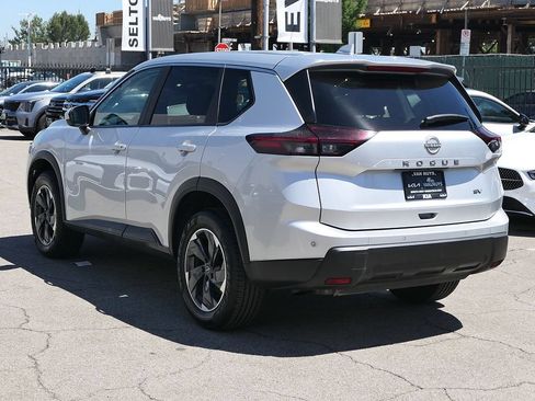 Used 2024 Nissan Rogue SV FWD image 6